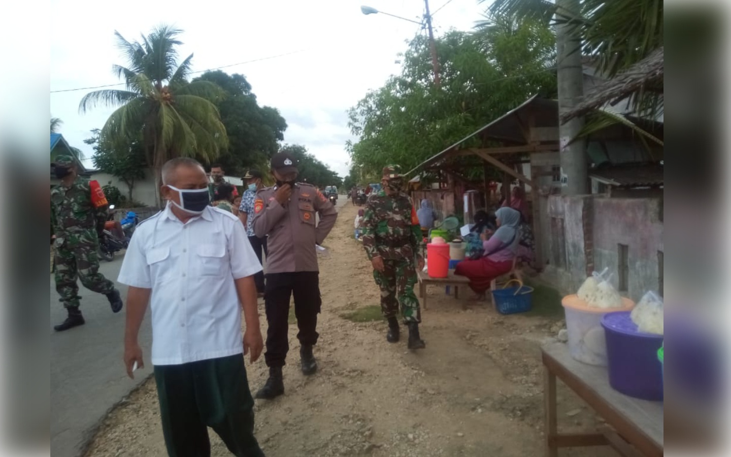 Camat Kulisusu Utara dan Babinsa Sidak Pasar Labelete